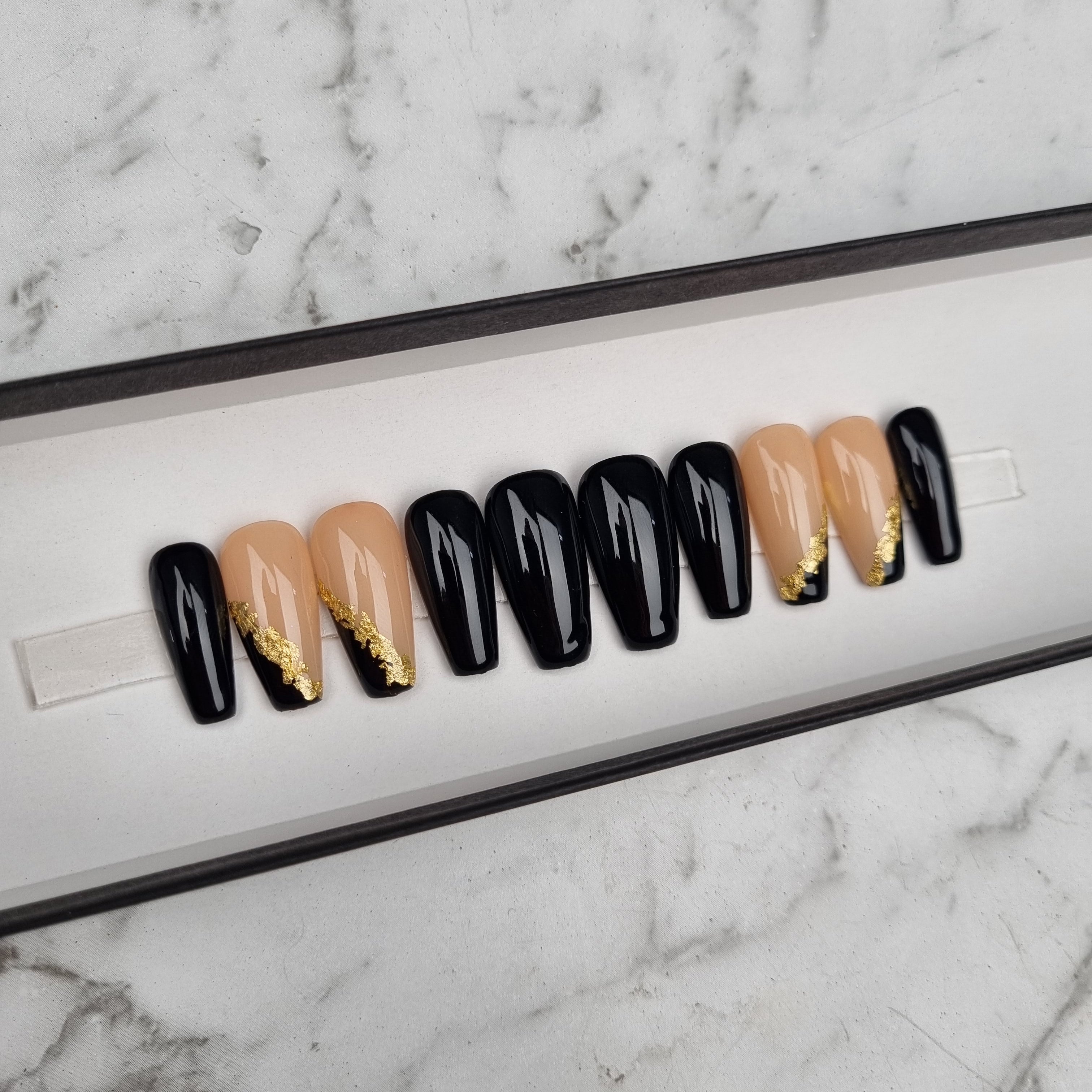 Gold Digger - Black
